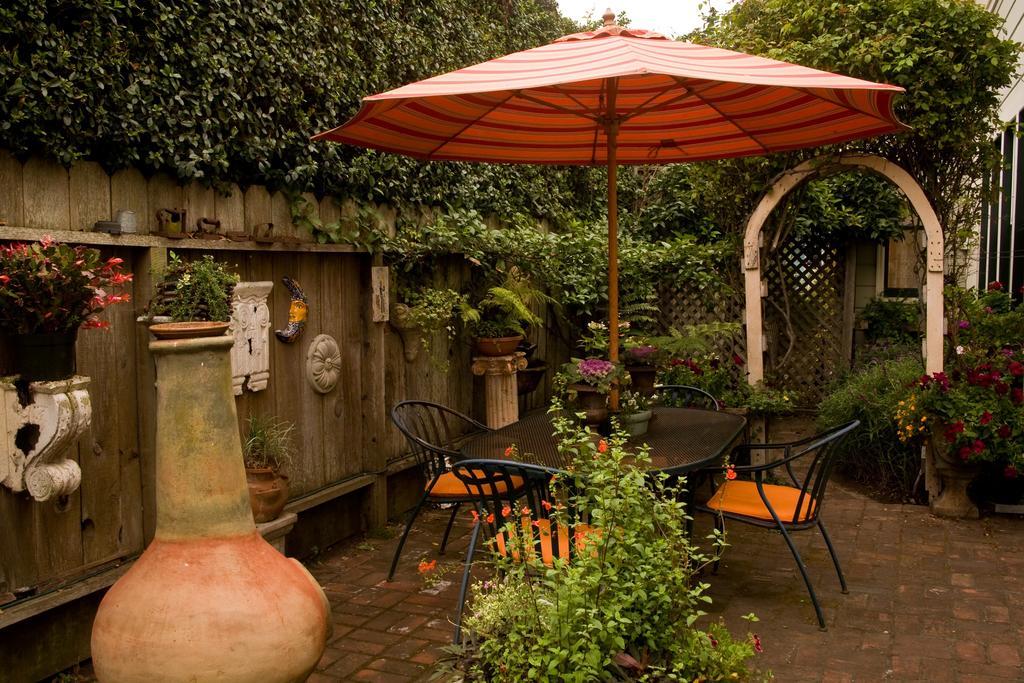 Old Thyme Inn Bed And Breakfast Half Moon Bay Exterior photo